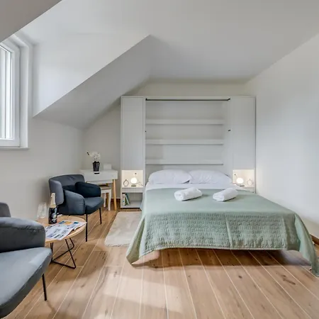 Family Bliss 아파트 스플리트